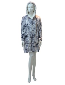 Bata corta de mujer con...