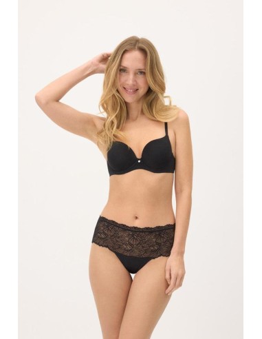 Braga shorty con encaje marca Ysabel...