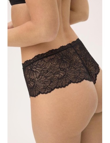 Braga shorty con encaje marca Ysabel...