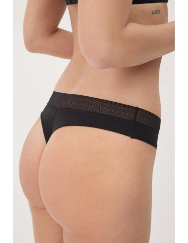 Tanga elástico adapt con acabados...