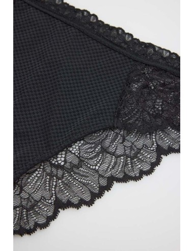 Braga midi con encaje trasero marca...