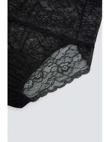 Braga alta de encaje semitransparente...